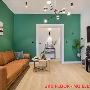 https://brand-new-luxury-3-bedrooms-with-a-c.inbudapesthotels.com